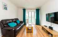 Others 2 Bright and Comfortable 2 Bedroom Flat Oakwood