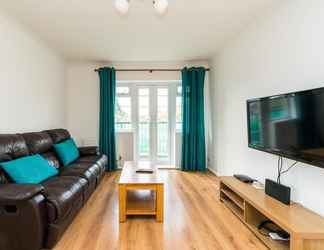 Others 2 Bright and Comfortable 2 Bedroom Flat Oakwood