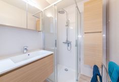 Others 7 Isabelle De Haan in De Haan