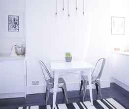 อื่นๆ 4 Stunning 3-bed House in London With Free Parking