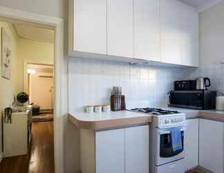 Lain-lain 2 Comfortable 2 Bedroom Home in Trendy Victoria Park