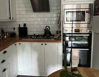 Lainnya 2 Quiet 3 Bedroom House With a Garden in Putney