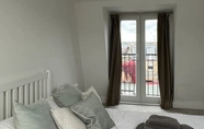 Khác 5 Gorgeous 3 Bedroom Home in Quaint Southfields