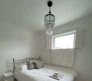 Others 7 Gorgeous 3 Bedroom Home in Quaint Southfields