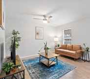 Others 3 Stylish 1BR Near UT Highland Evonify