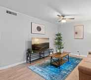 Others 4 Stylish 1BR Near UT Highland Evonify