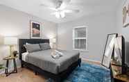 Others 7 Stylish 1BR Near UT Highland Evonify