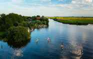 Others 4 Swarm - 3 Waterlodges Naast Elkaar in Friesland