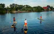 Others 5 Swarm - 3 Waterlodges Naast Elkaar in Friesland