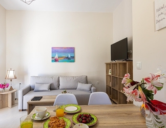 อื่นๆ 2 Aretousa apt Cosy Stay Just 20m From the Beach