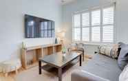 อื่นๆ 6 Exquisite 1 BR Apartment at Alexandria