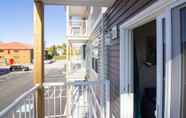 Others 4 Newly Renovated Condo w Prking Near UNB Patio