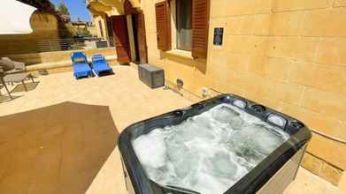 Lainnya 4 Peaceful Home With hot tub and 2 Communal Pools