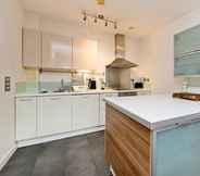 Lainnya 6 Spacious Flat With Balcony Close to the River in Greenwich by Underthedoormat