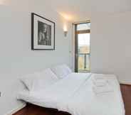 Lainnya 3 Spacious Flat With Balcony Close to the River in Greenwich by Underthedoormat