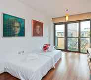 Lainnya 5 Spacious Flat With Balcony Close to the River in Greenwich by Underthedoormat