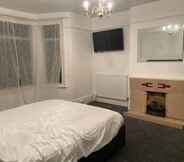 Others 6 Charming 2-bed Apartment in Brentwood Free Parking