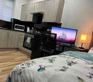 Others 5 Entire Studio apartment - London
