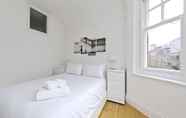 อื่นๆ 4 Delightful Apartment in the Heart of Westminster by Underthedoormat