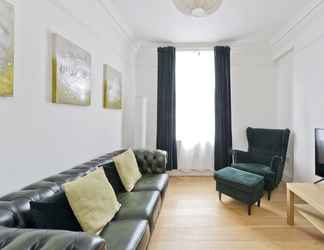 อื่นๆ 2 Delightful Apartment in the Heart of Westminster by Underthedoormat