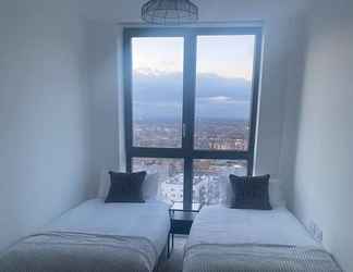 Lain-lain 2 Beautiful 2 Bed Penthouse With Balcony Views LDN