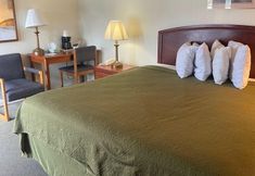 Others 6 Knights Inn Mackinaw City