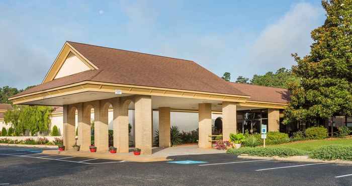 Others Days Inn & Conf Center by Wyndham Southern Pines Pinehurst