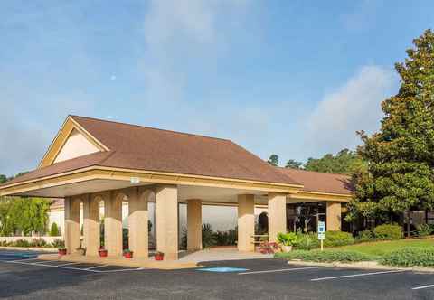 Khác Days Inn & Conf Center by Wyndham Southern Pines Pinehurst