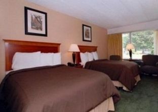 其他 4 Newburgh Inn