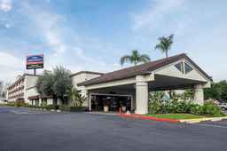 Howard Johnson Hotel&Conf Cntr by Wyndham Fullerton/Anaheim, 6.169.238 VND