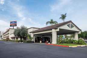 Howard Johnson Hotel&Conf Cntr by Wyndham Fullerton/Anaheim