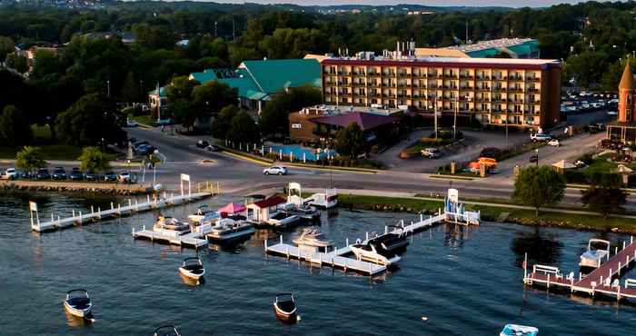 Others Harbor Shores on Lake Geneva