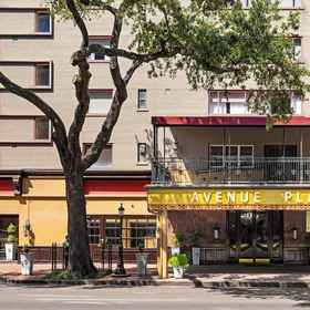 Primary image 1 Club Wyndham Avenue Plaza, Hotel Museum Nasional Perang Dunia II