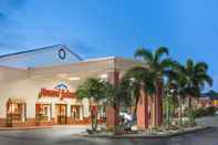 อื่นๆ Howard Johnson by Wyndham Ft. Myers FL