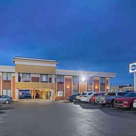 Primary image1Best Western The Inn At Rochester Airport,Chambers Residence Hall飯店