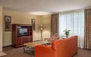 Lain-lain 7 Arlington Court Suites, a Clarion Collection Hotel