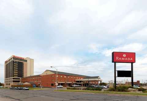 Khác Ramada Hotel & Convention Center by Wyndham Topeka Downtown