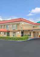 Imej utama Days Inn by Wyndham Clearwater/Gulf to Bay