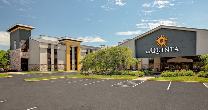 Others La Quinta Inn & Suites by Wyndham Detroit Metro Airport