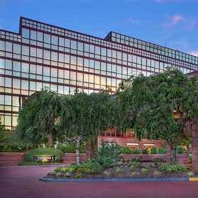 Primary image1DoubleTree by Hilton New York LaGuardia Airport,Elmhurst Avenue飯店