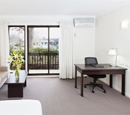 Others 2 ibis Styles Canberra Tall Trees