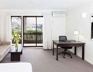 Others 2 ibis Styles Canberra Tall Trees