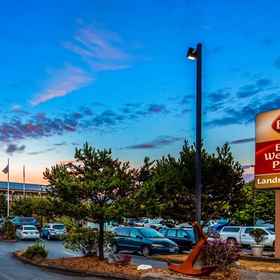 Primary image1Best Western Plus Landmark Inn,Roads End State Recreation Site飯店