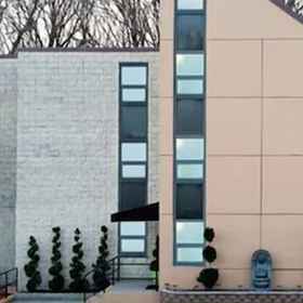 Primary image1梅多布魯克汽車旅館,John P. Humes Japanese Stroll Garden飯店