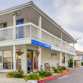 Primary image1奧勒岡梅德福 - 北 6 號汽車旅館,Blackbird Statue飯店