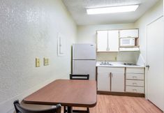 Lain-lain 7 HomeTowne Studios By Red Roof Dallas - North Addison/ Tollway