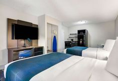 Others 4 Studio 6 Mountlake Terrace, WA - Seattle