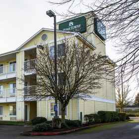 Primary image1HomeTowne Studios by Red Roof Salem, OR,俄勒冈州博览会馆飯店