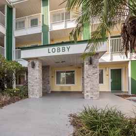 Exterior 2 HomeTowne Studios by Red Roof Orlando - UCF Area, Hotel Orange County