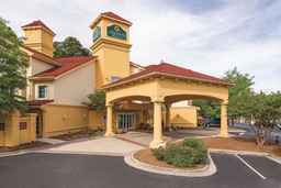 La Quinta Inn & Suites by Wyndham Univ Area Chapel Hill, Rp 2.698.658